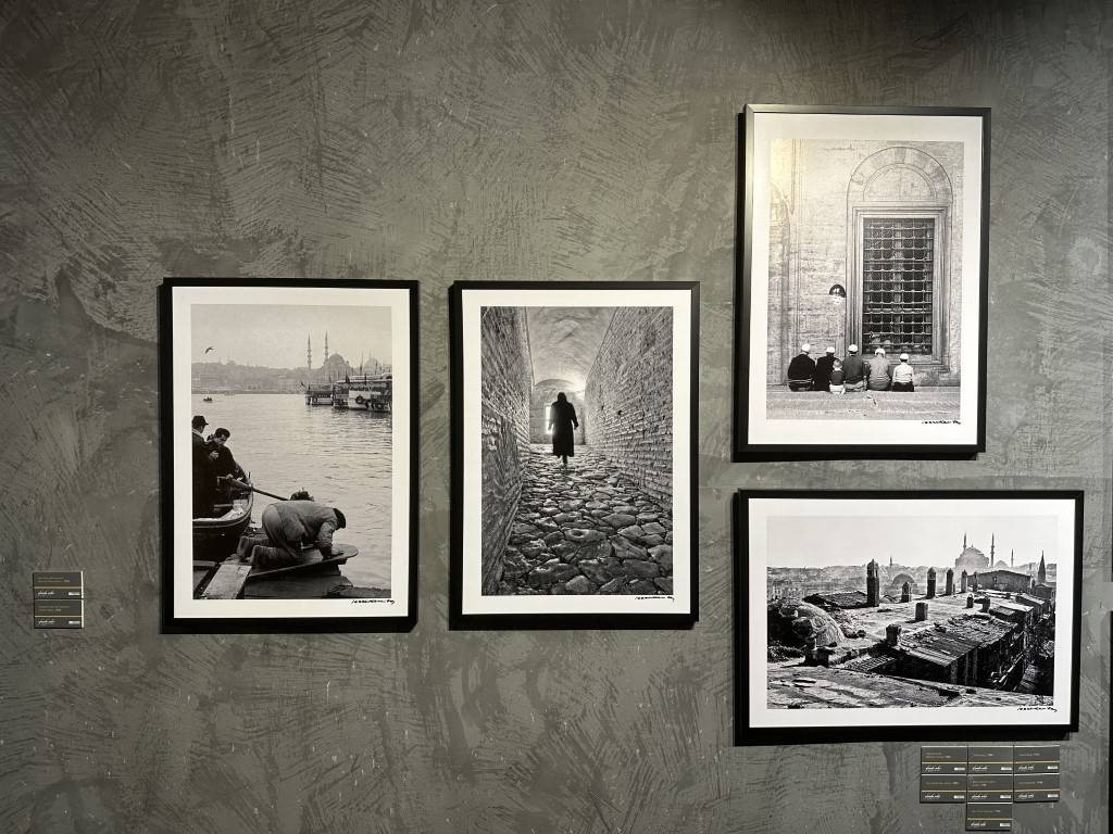 İzzet Keribar'ın "Efsunlu Şehir" sergisi sanatseverlerle buluştu - Resim: 3